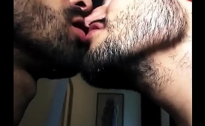 kiss hot