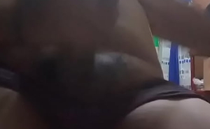 Hombre me envía video cachondo masturbandose y termina sacándose leche