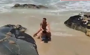 Spy for a gay couple decided to fuck in the verge on sea (xxx Gay24 porn video )